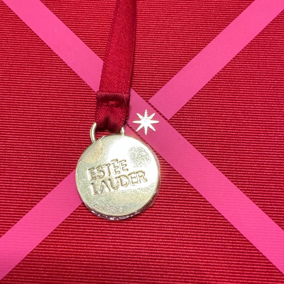 Estēe Lauder Holiday Edition Makeup Bag - Picture 3 of 15